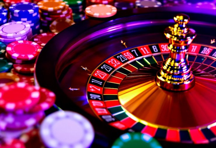 Antarmuka aplikasi vegas899 menunjukkan dashboard akun, kategori permainan, dan menu pembayaran untuk pengguna Android dan iOS
